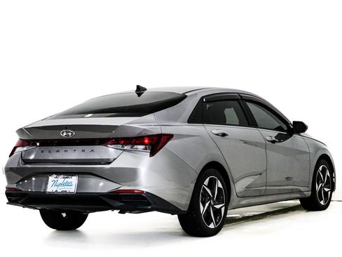 Used 2023 Hyundai Elantra SEL w/ Convenience Package FWD image 6