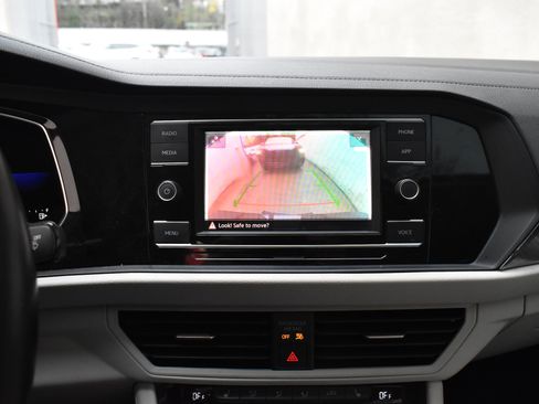 Used 2022 Volkswagen Jetta SE image 35