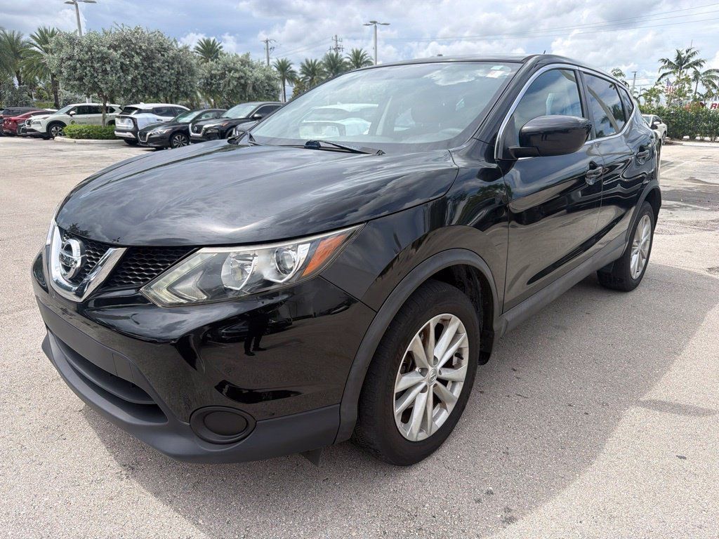 Used 2017 Nissan Rogue Sport S w/ S Appearance Package FWD image 3