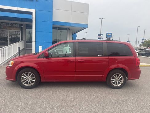 Used 2013 Dodge Grand Caravan SXT w/ Rear Park Assist Pkg image 4