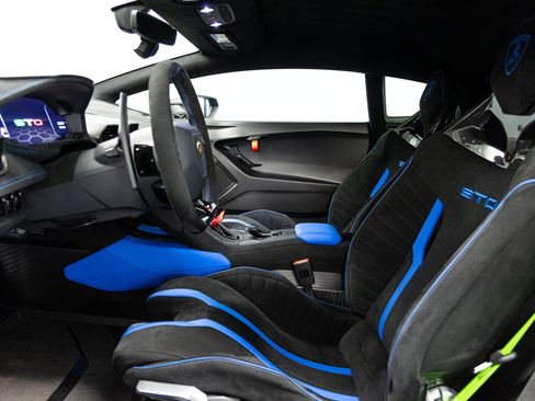 Used 2022 Lamborghini Huracan STO RWD image 50