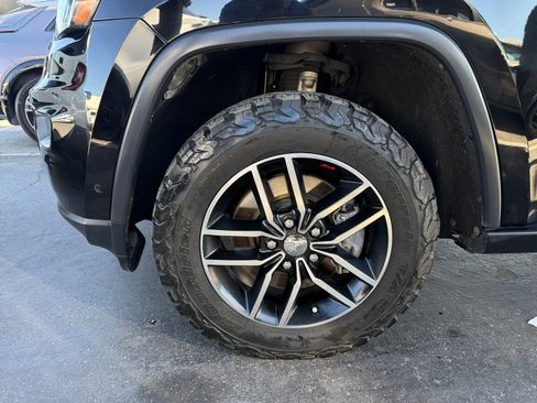 Used 2018 Jeep Grand Cherokee Trailhawk w/ Trailhawk Luxury Group AWD/4WD image 17