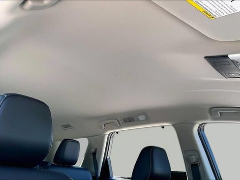 Used 2025 Nissan Pathfinder SL FWD image 24