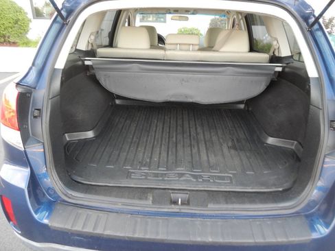 Used 2011 Subaru Outback 2.5i Premium w/ All-Weather Pkg AWD/4WD image 41