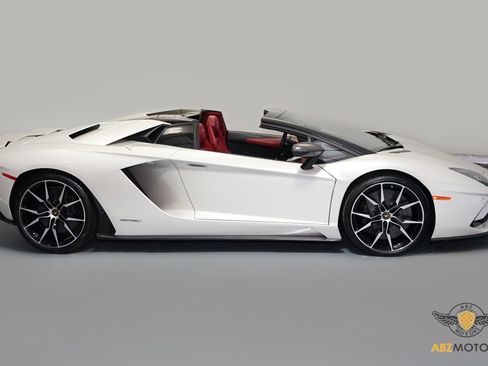 Used 2019 Lamborghini Aventador S image 5