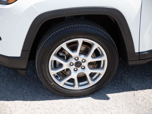 Used 2025 Jeep Compass Limited AWD/4WD image 9