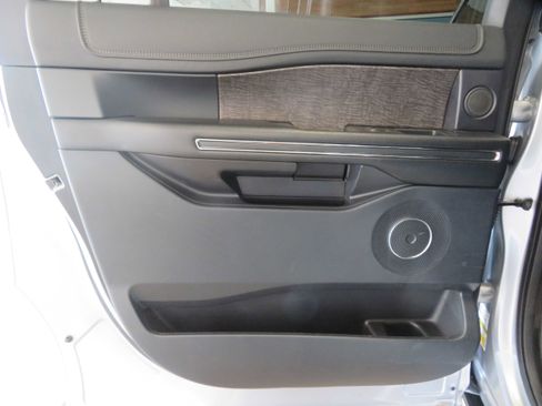 Used 2021 Ford Expedition Max Limited image 15