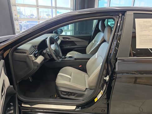 Used 2025 Toyota Camry SE w/ Convenience Package FWD image 14