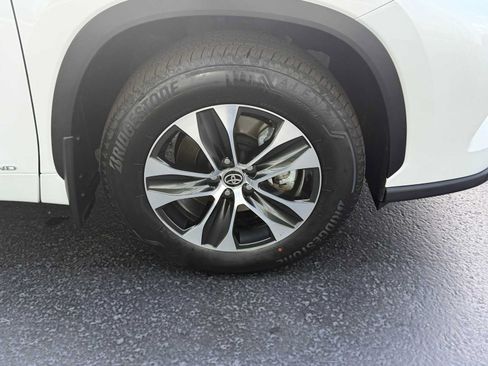 Used 2026 Toyota Highlander XLE AWD/4WD image 7