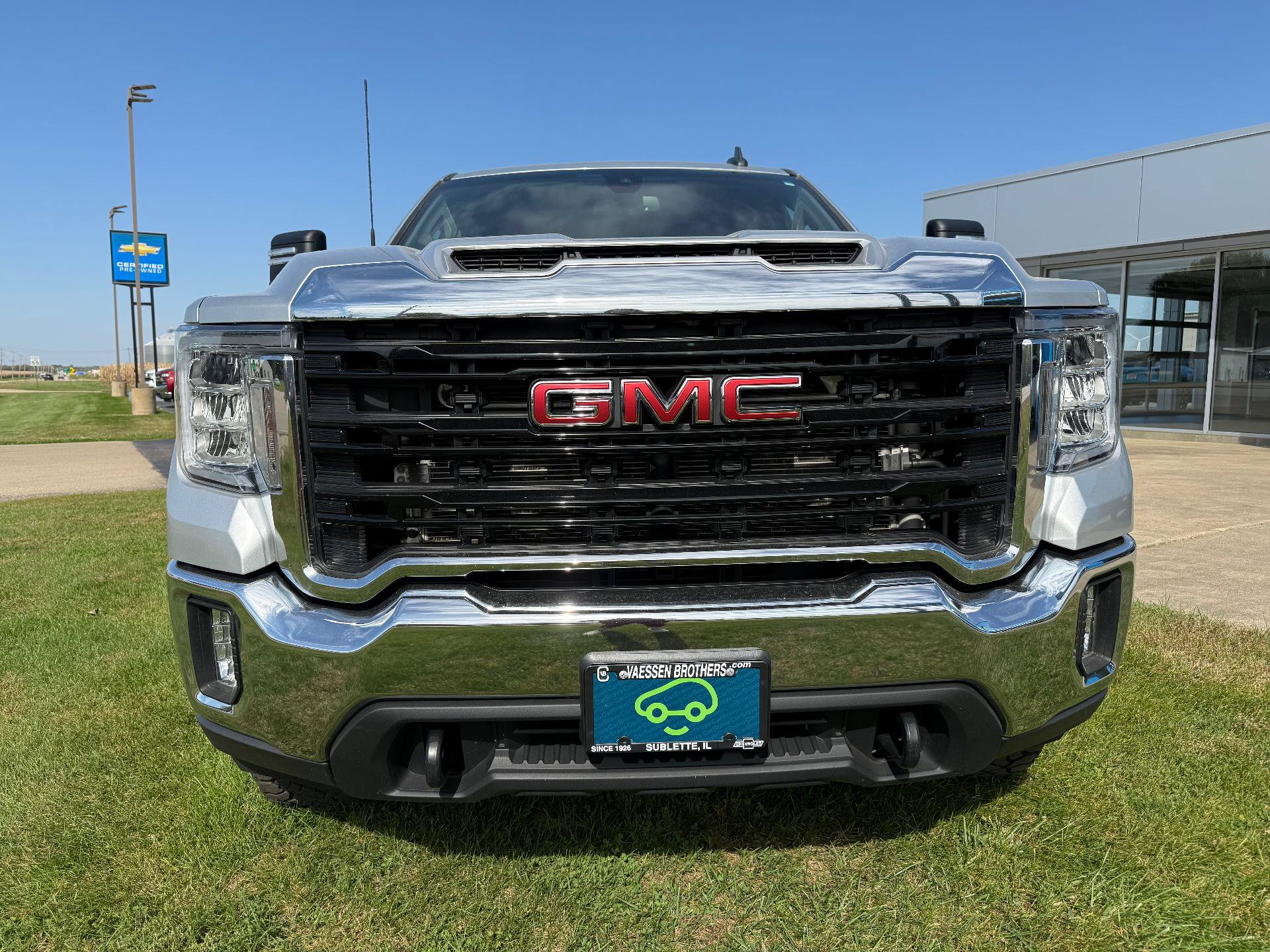 Used 2023 GMC Sierra 2500 Pro w/ Gooseneck/5TH Wheel Package AWD/4WD image 2