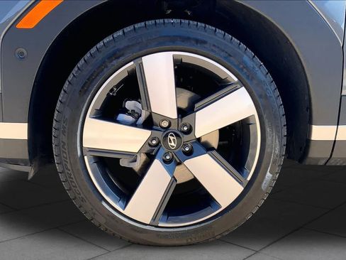 Used 2025 Hyundai Santa Fe Limited AWD/4WD image 11