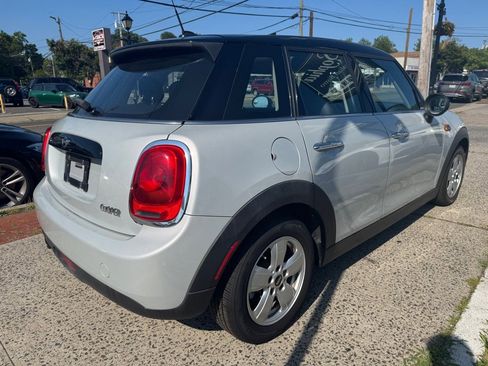 Used 2017 MINI Cooper 4-Door Hardtop image 6