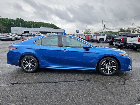 Used 2019 Toyota Camry SE FWD image 8