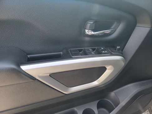 Used 2020 Nissan Titan SV RWD image 15