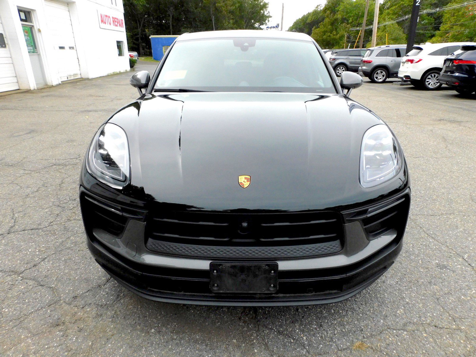 Used 2023 Porsche Macan Turbo AWD/4WD image 8