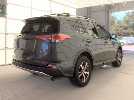 Used 2016 Toyota RAV4 XLE w/ Convenience Package FWD image 2