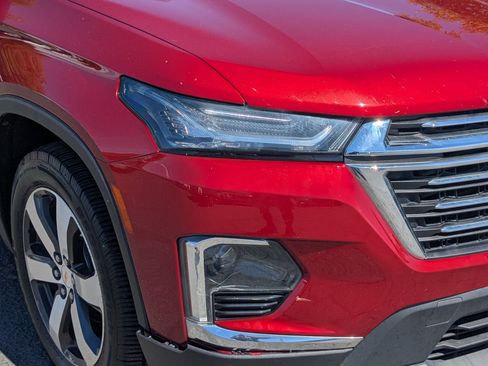 Certified 2022 Chevrolet Traverse LT w/ LT Premium Package AWD/4WD image 11