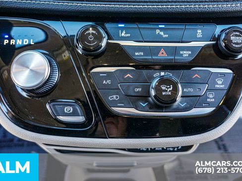 Used 2023 Chrysler Pacifica Touring-L image 48