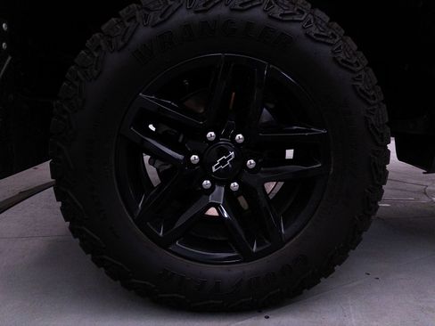 Used 2024 Chevrolet Silverado 1500 Custom Trail Boss AWD/4WD image 17