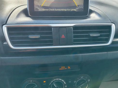 Used 2016 MAZDA MAZDA3 i Touring image 9