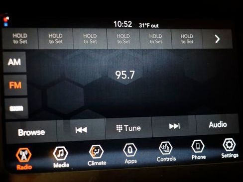 Used 2019 Jeep Cherokee Latitude w/ Cold Weather Group image 9