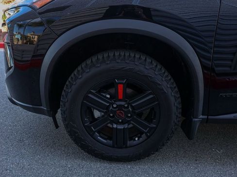 Used 2025 Nissan Rogue SV image 11