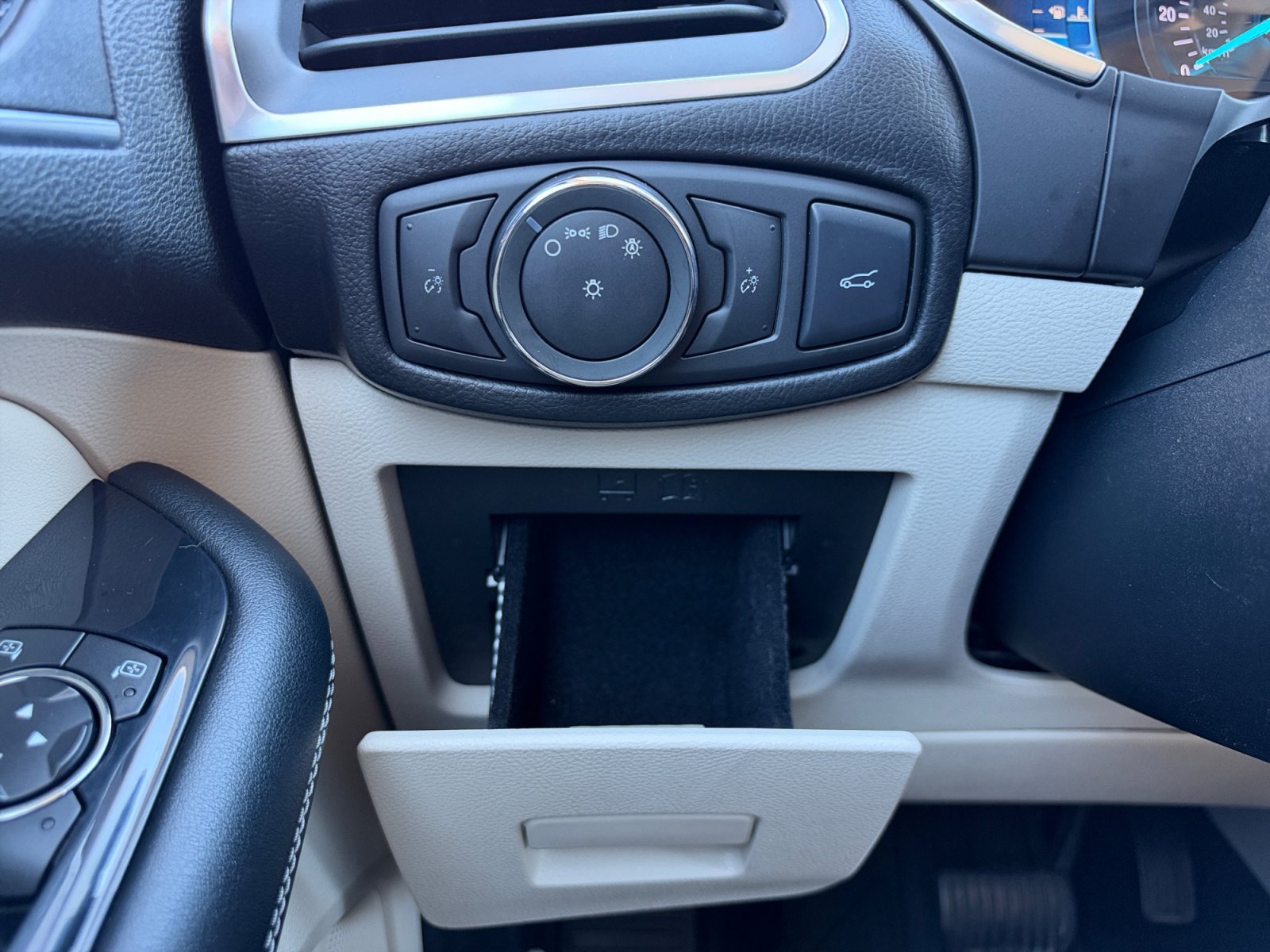 Used 2015 Ford Edge Titanium w/ Equipment Group 301A FWD image 21