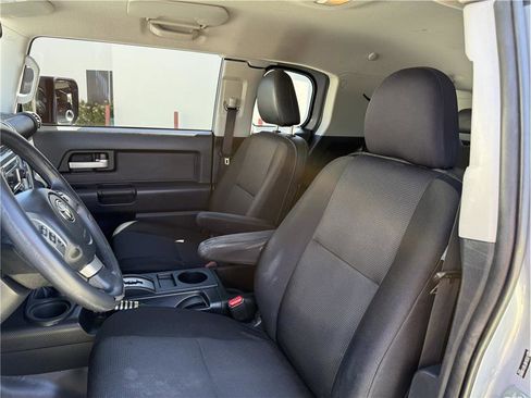 Used 2014 Toyota FJ Cruiser 4WD w/ Convenience Package image 16