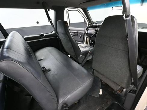 Used 1995 Ford E-150 and Econoline 150 Club Wagon RWD image 32