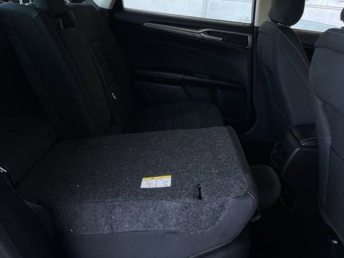 Used 2019 Ford Fusion SE image 18