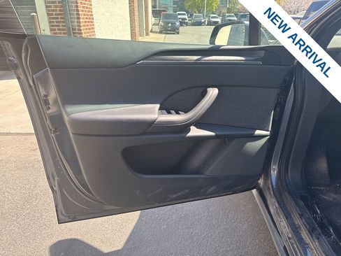 Used 2022 Tesla Model X image 18