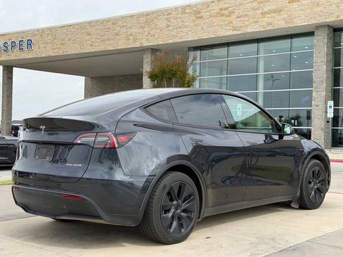 Used 2024 Tesla Model Y Long Range AWD/4WD image 18