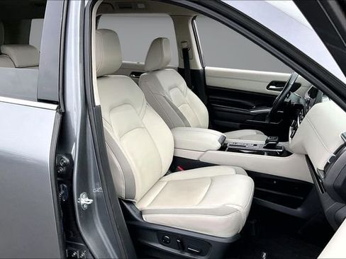 Used 2024 Nissan Pathfinder SL image 29