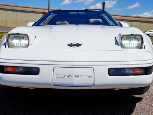 Used 1993 Chevrolet Corvette Coupe RWD image 9