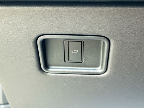 New 2025 Land Rover Range Rover SV image 30