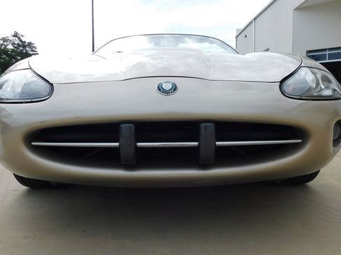 Used 2000 Jaguar XK8 Convertible RWD image 2