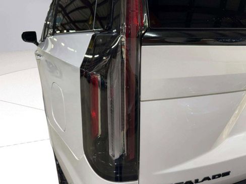 Used 2021 Cadillac Escalade Luxury image 14