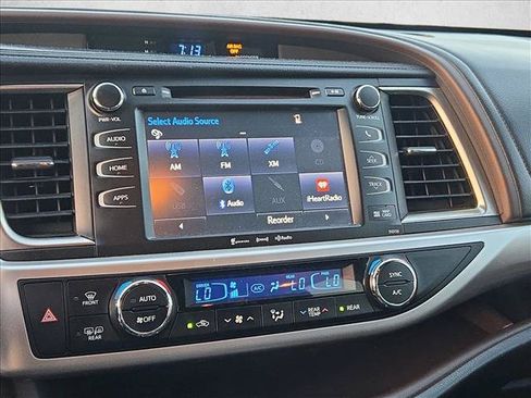 Used 2016 Toyota Highlander XLE FWD image 8