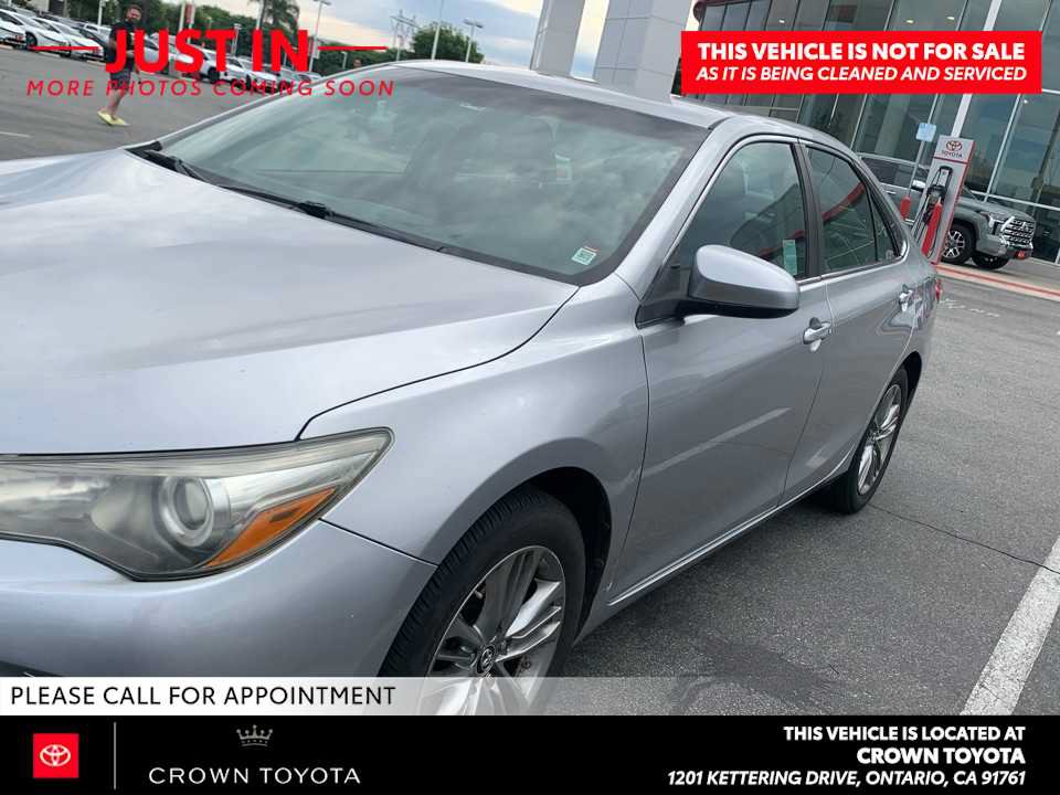 Used 2015 Toyota Camry SE FWD image 1