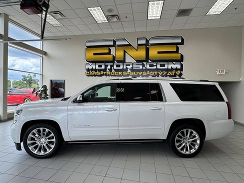Used 2019 Chevrolet Suburban Premier w/ Premier Plus Edition AWD/4WD image 2