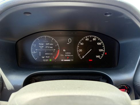 Used 2025 Honda HR-V LX image 11