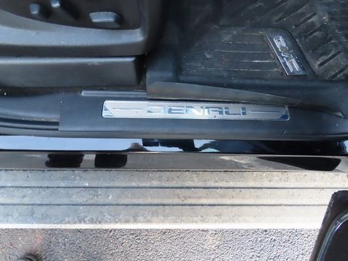 Used 2018 GMC Yukon XL Denali w/ Denali Ultimate Package image 10