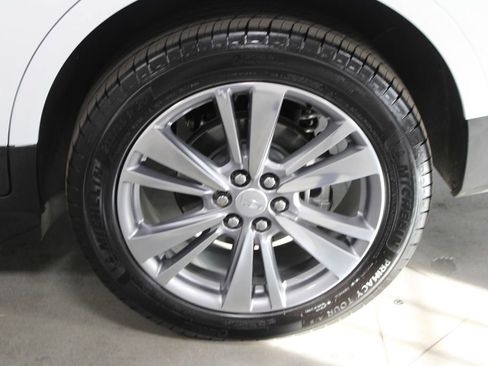 Used 2024 Cadillac XT5 Premium Luxury image 17