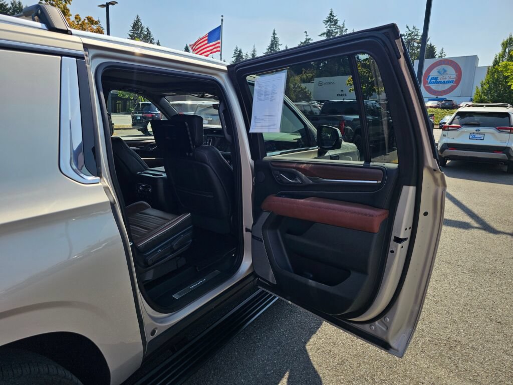 Used 2023 GMC Yukon XL Denali Ultimate AWD/4WD image 28