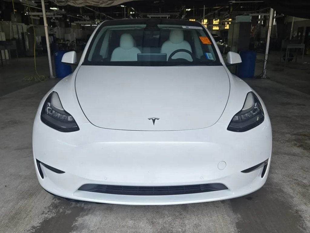 Used 2022 Tesla Model Y Long Range AWD/4WD image 1