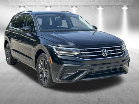 Used 2023 Volkswagen Tiguan SE w/ Panoramic Sunroof Package FWD image 7