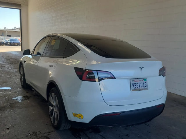 Used 2022 Tesla Model Y Long Range AWD/4WD image 2