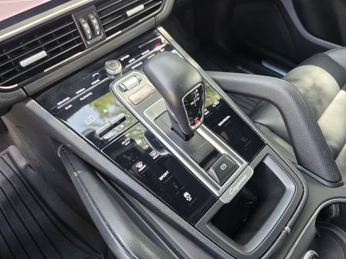 Used 2022 Porsche Cayenne AWD/4WD image 22