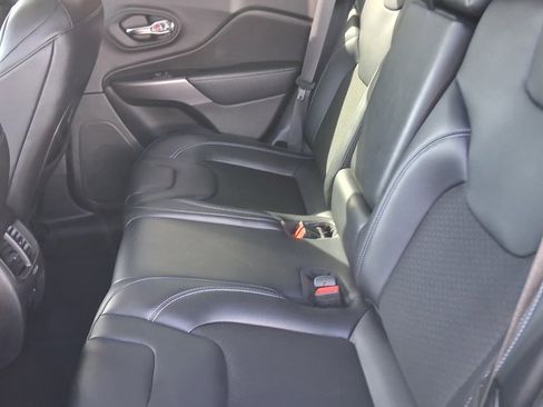 Used 2020 Jeep Cherokee Latitude Plus image 18