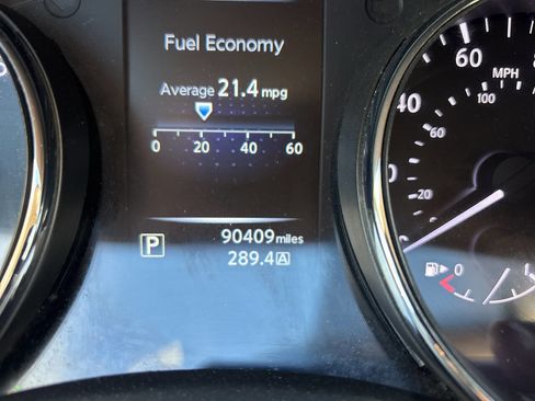 Used 2015 Nissan Rogue SV w/ SV Moonroof Package image 29